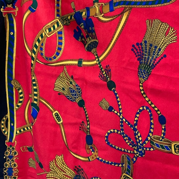 Enormous Vintage Italian designer classic floral print scarf or wrap 45” x 46” - Picture 5 of 7